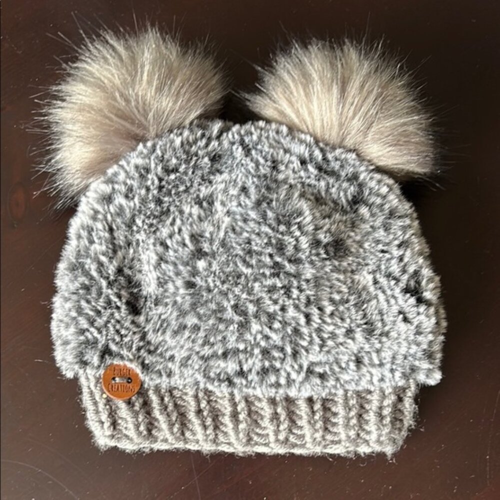 Cozy Gray Knit Pom-Pom tuque for babies
